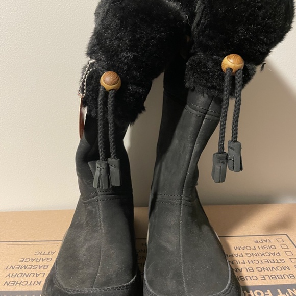Cushe women’s winter boots - Picture 2 of 5